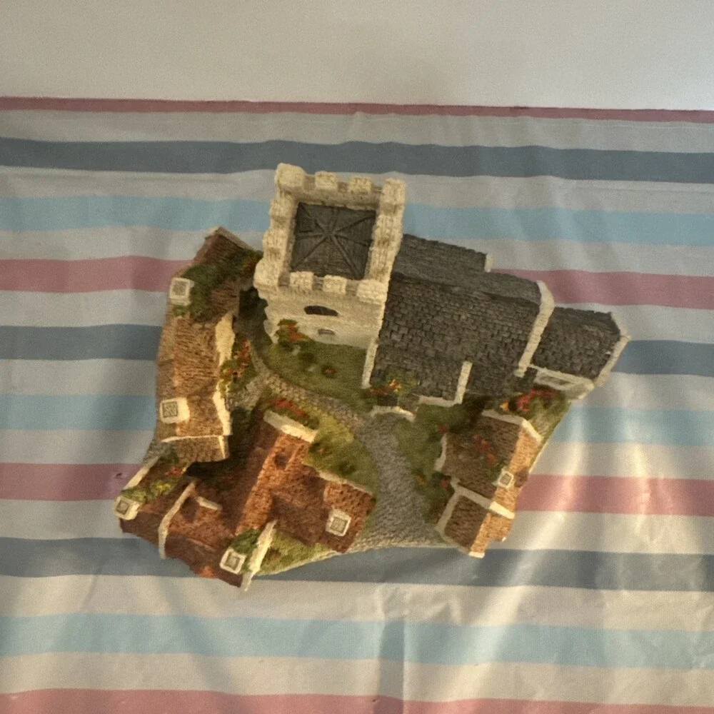 David Winter Cotswold Village 1982 Vintage No Chips or Cracks